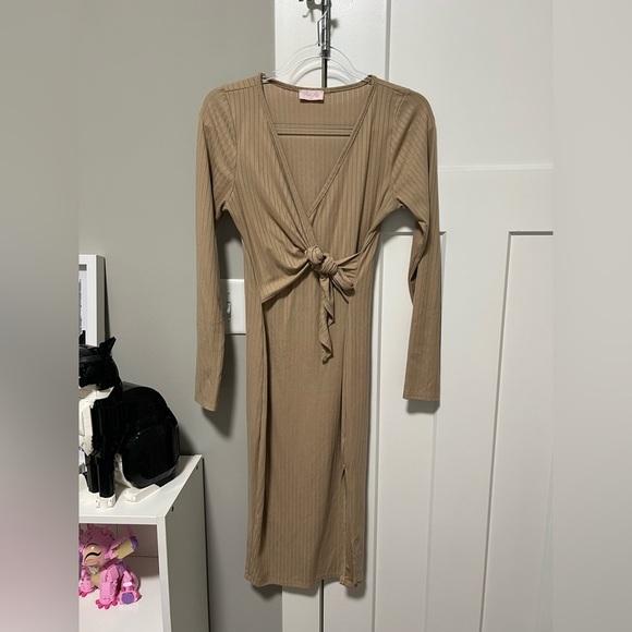 Pink Lily Dresses & Skirts - Pink Lily Tan Long Sleeve Knot Dress